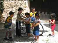 Niños jugando a la fresca